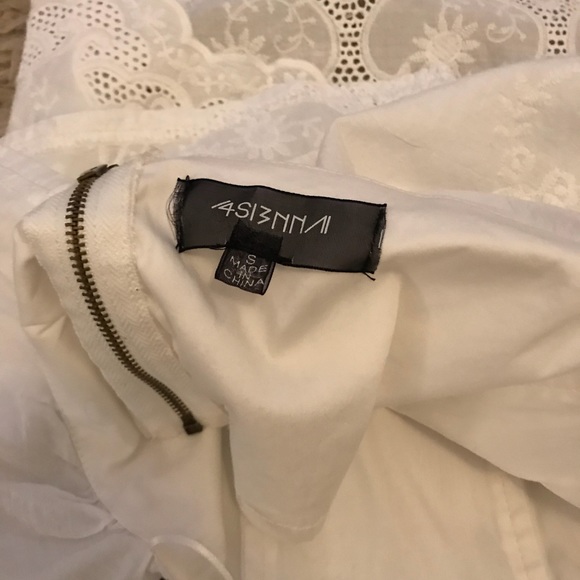 White Islet Off the Shoulder Crop Top - Picture 4 of 5